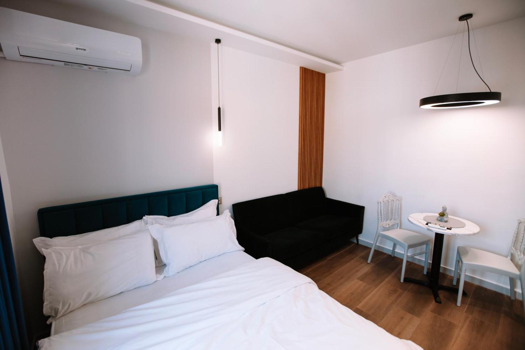 Barrikada Str Modern Apartments - The Nest Tirana Esterno foto